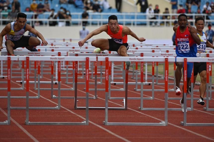 SEA Games: Pelari gawang Singapura Ang Chen Xiang memenangkan perak bersejarah, mencetak rekor nasional baru