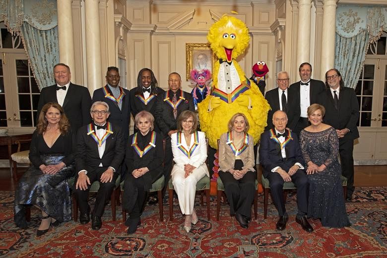 Oscar the Grouch tidak akan terlalu menyedihkan, dengan Sesame Street mendapatkan Kennedy Centre Honours