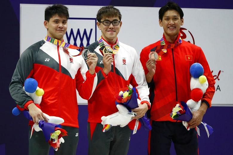 SEA Games: Tidak ada tiga gambut untuk Joseph Schooling saat ia kehilangan mahkota gaya bebas 100m dari rekan setimnya Darren Chua