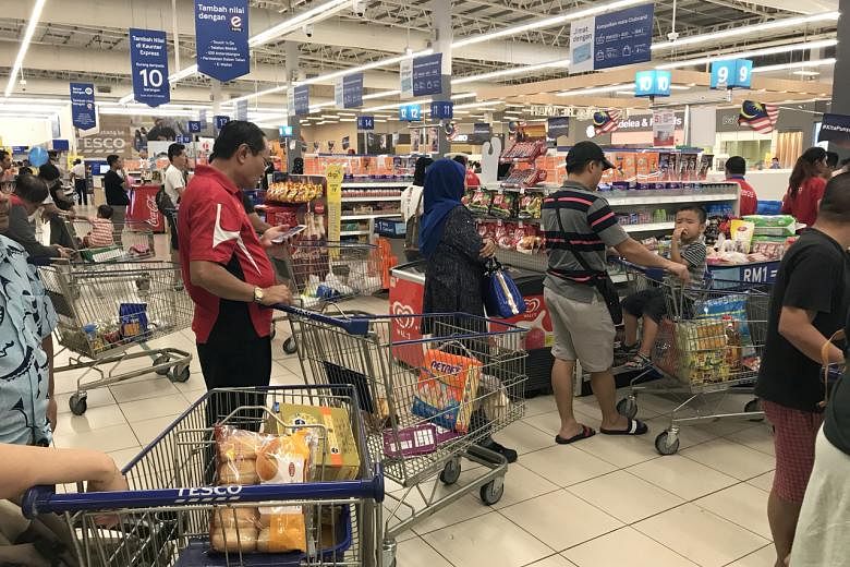 Tesco menimbang penjualan supermarket Malaysia dan Thailand