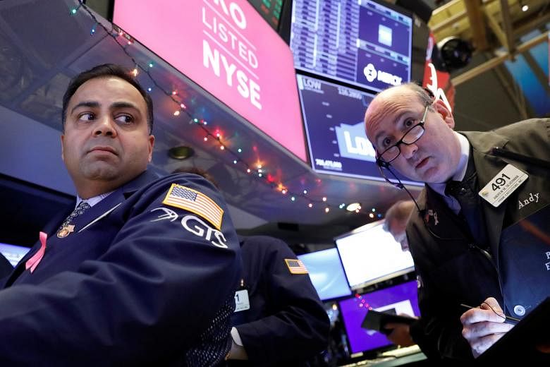 Saham ditutup secara luas lebih rendah di Wall Street; Fokus Perdagangan