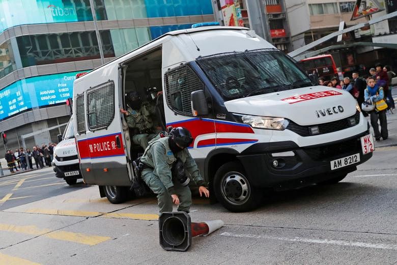 Protes Hong Kong terbesar dalam beberapa bulan menandakan lebih banyak kerusuhan pada tahun 2020