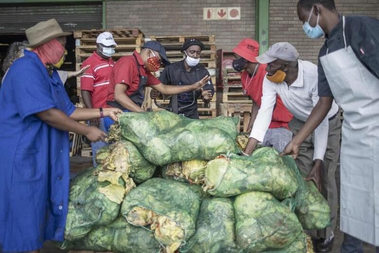 Sayuran yang diselamatkan menghilangkan kelaparan warga Afrika Selatan yang disebabkan oleh pandemi Covid-19