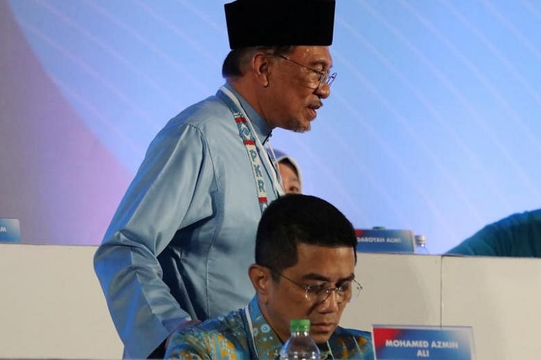 PKR V-P mencemooh karena mengatakan anggota tidak boleh menjadi ‘terobsesi’ dengan menjadikan Anwar perdana menteri