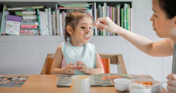 Hai orang tua, mari kita bicara tentang kata-kata negatif yang kita gunakan dengan anak-anak kita, Berita Gaya Hidup